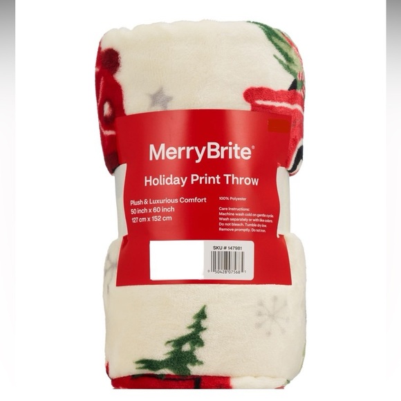 NWT- Super Soft- Cream w/ Red Farmtrucks & Christmas Trees Throw Blanket 50x60 - Picture 5 of 17